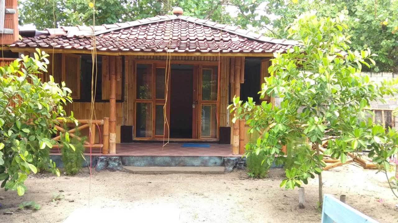 Harry'S Ocean House Watukarung Homestay Kalak Екстер'єр фото