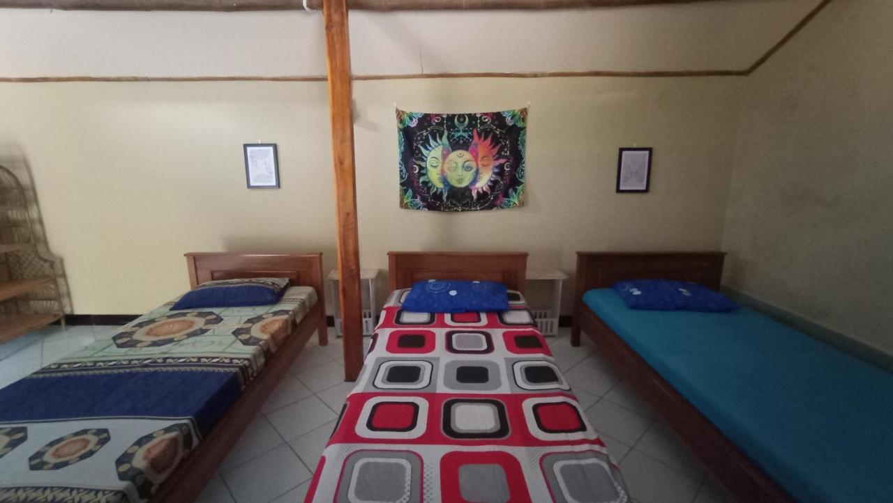 Harry'S Ocean House Watukarung Homestay Kalak Екстер'єр фото