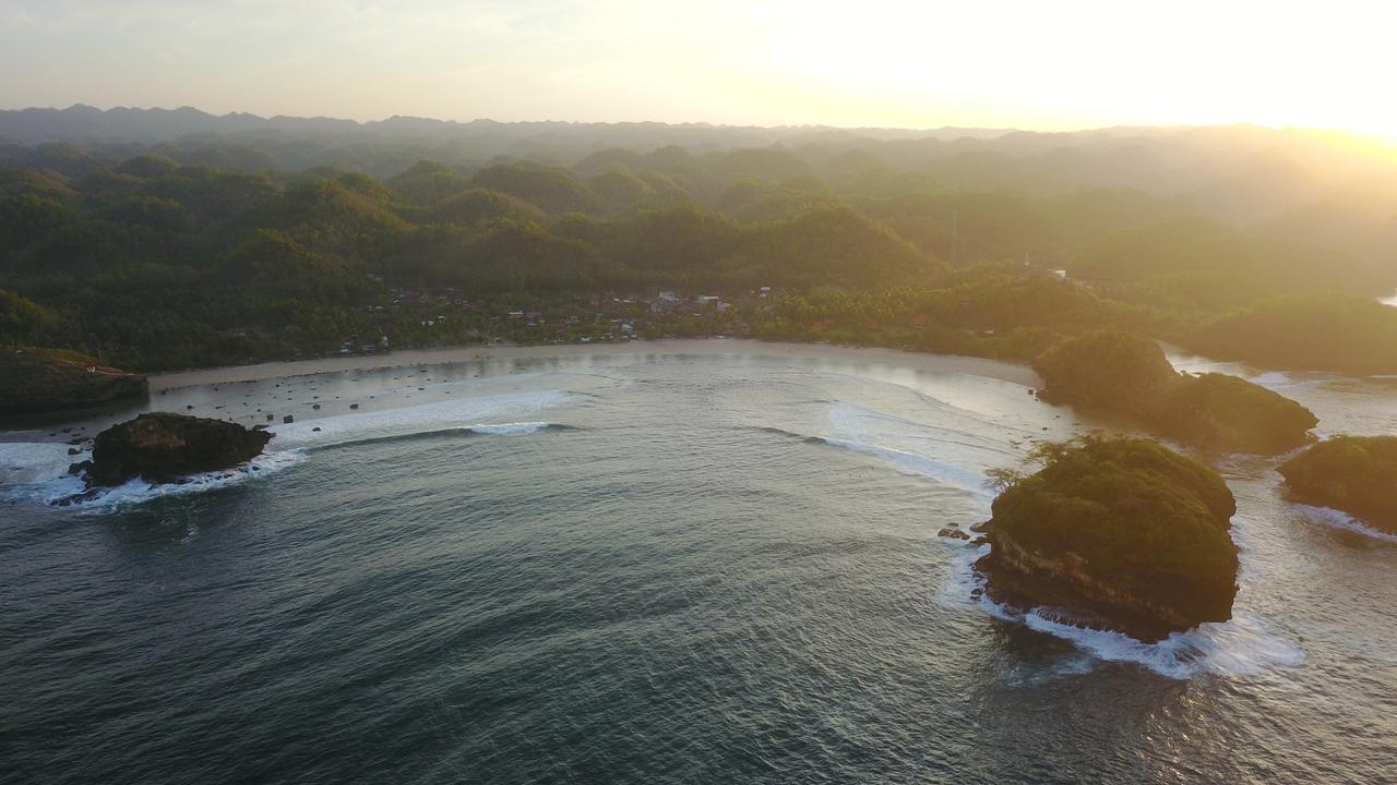 Harry'S Ocean House Watukarung Homestay Kalak Екстер'єр фото