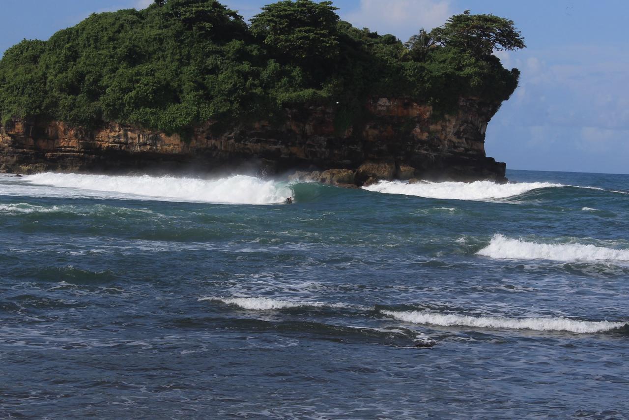 Harry'S Ocean House Watukarung Homestay Kalak Екстер'єр фото